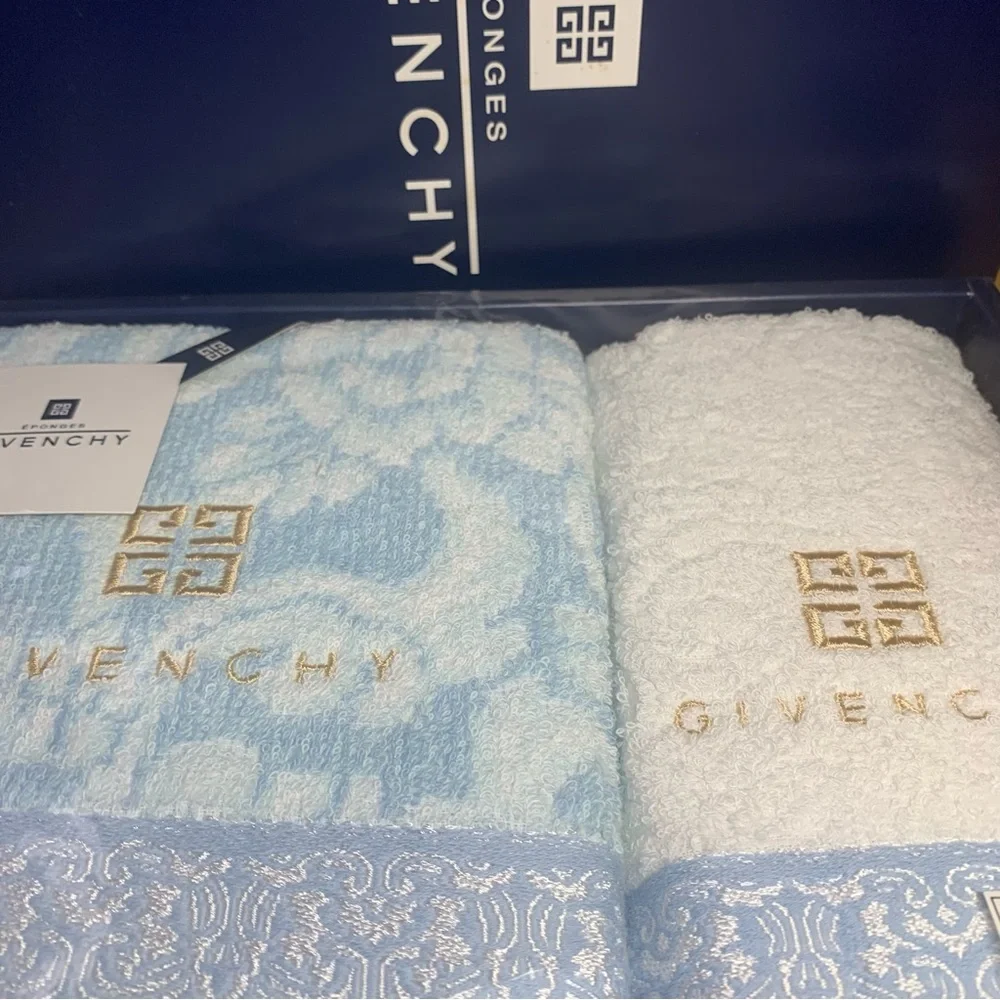 Givenchy Elegant Sky and Snow Towel Duo